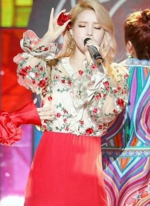 Red Shorts | Solar - Mamamoo