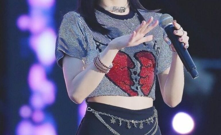 QOI: BlackPink “Forever Young” Lotte Family Festival | Jisoo