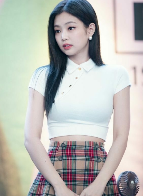 White Short Collared Polo Shirt | Jennie – BlackPink