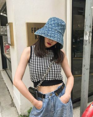 Black And White Houndstooth Sleeveless Plaid Crop Top | Minnie - (G)I-DLE