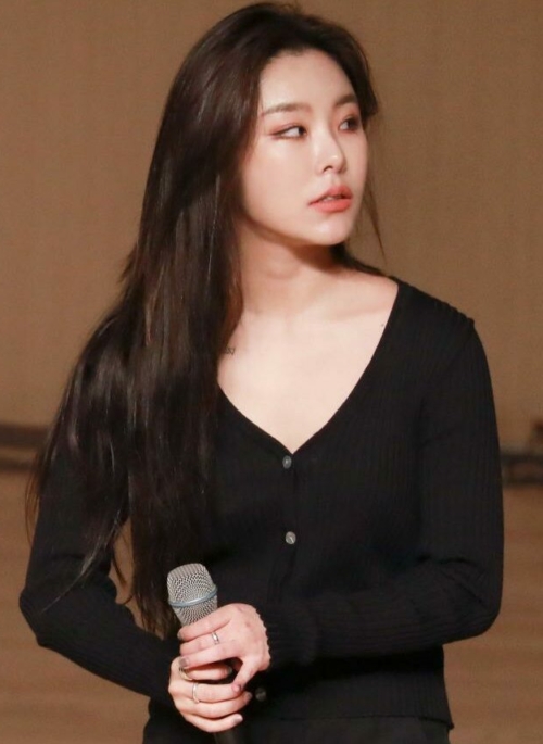 Black V-Neck Buttoned Cardigan | Wheein – Mamamoo