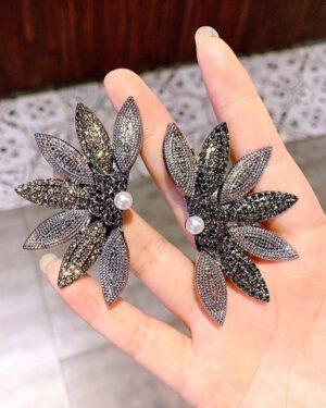 Grey Vintage Diamond Hair Clip | IU - Hotel Del Luna