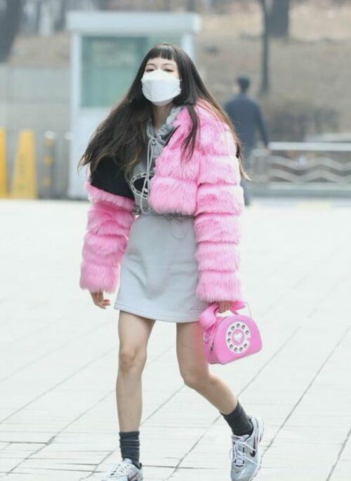 Pink Retro Telephone Sling Bag | Hyuna