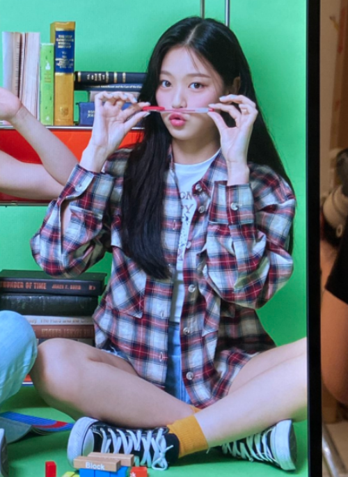 Loose Plaid Long-Sleeved Shirt | Hyunjin - Loona