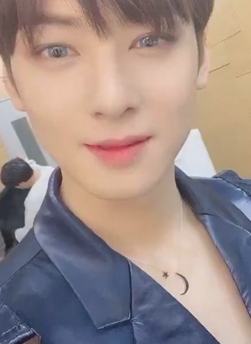 Black Star And Moon Necklace | Eunwoo - Astro