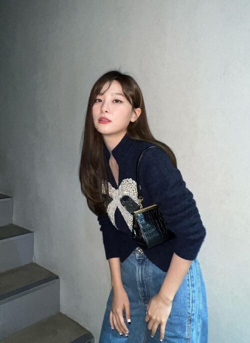 Navy Blue Beaded Bow Sweater | Seulgi – Red Velvet