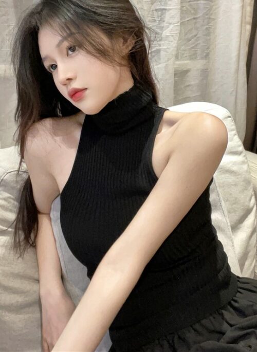 Black Knitted Halter Turtleneck Top | IU