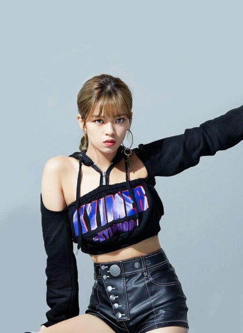 Black Buttoned Leather Shorts | Jeongyeon - Twice