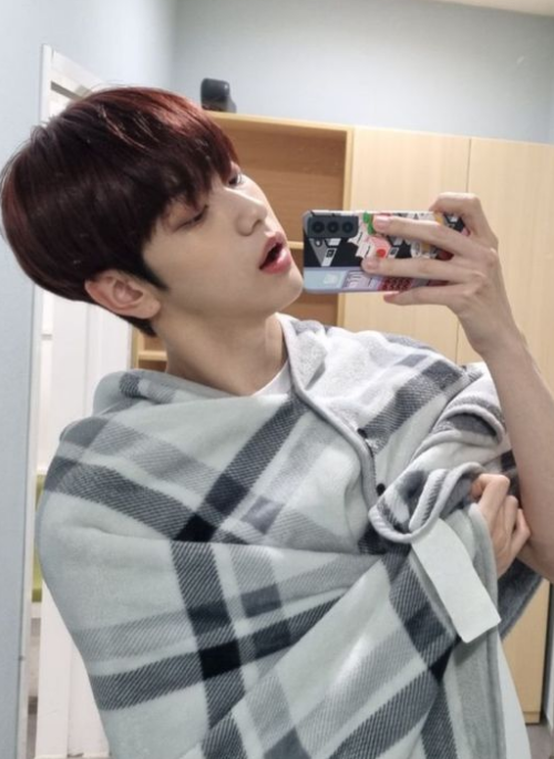 Grey Plaid Cloak Flannel Blanket | Soobin - TXT