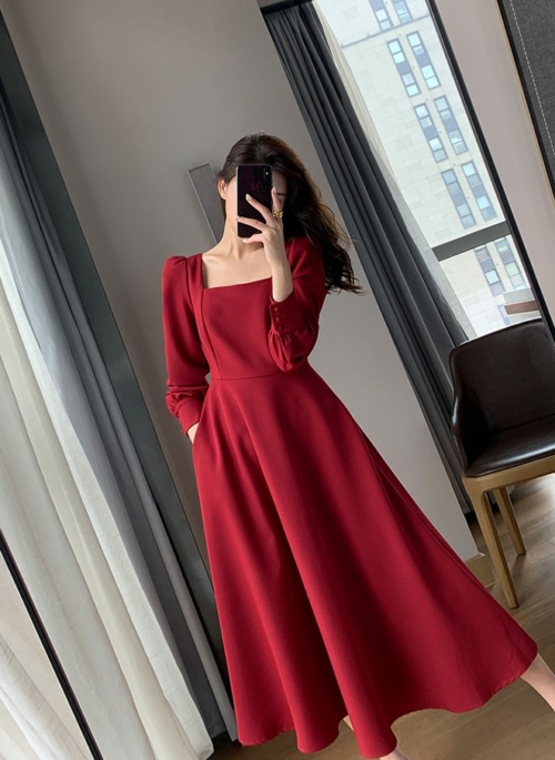 Red Square Neckline Long Sleeves Dress | Cheon Seo Jin - Penthouse