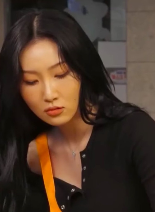 Black Ribbed Dress | Hwasa – Mamamoo