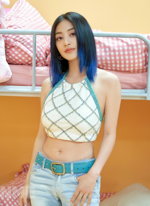 White Diamond Pattern Halter Top | Jihyo – Twice