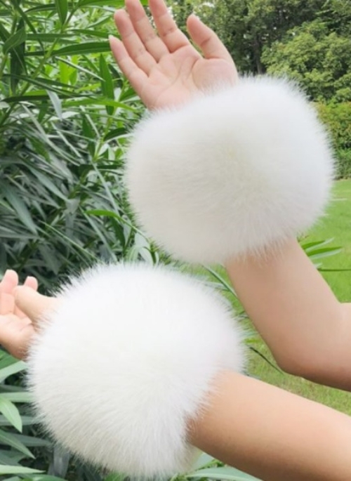 White Faux Fur Wrist Warmer Bracelet | Lia - ITZY