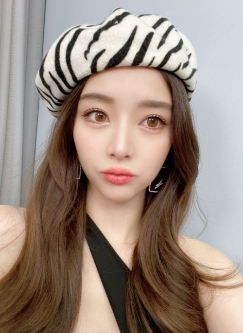 White Zebra Print Beret Hat | Rocky - Astro