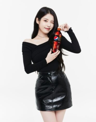 Chic Black Endorsement Look – IU