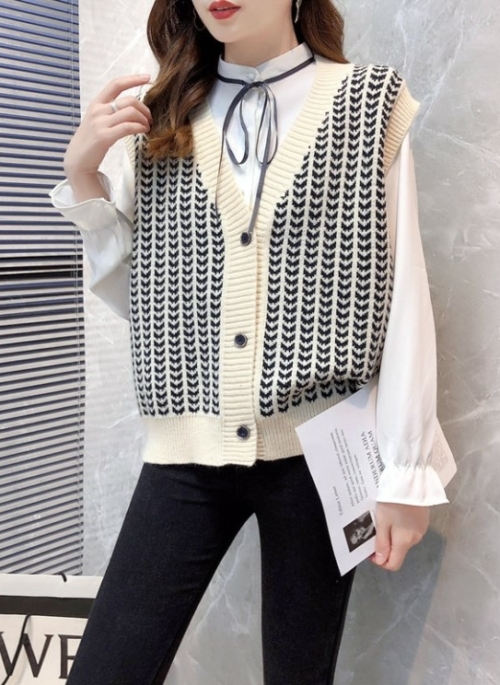 Beige V-Neck Leaf Pattern Vest | Chae Yoo Jin – Forecasting Love And Weather