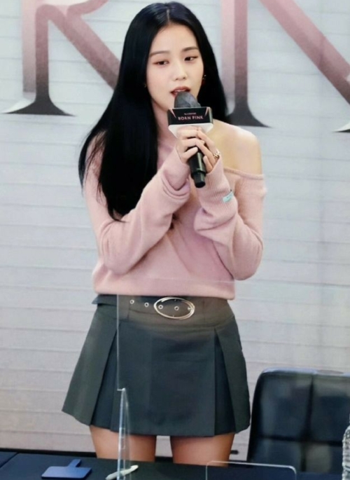 Grey Pleated Skirt With Belt | Jisoo – BlackPink