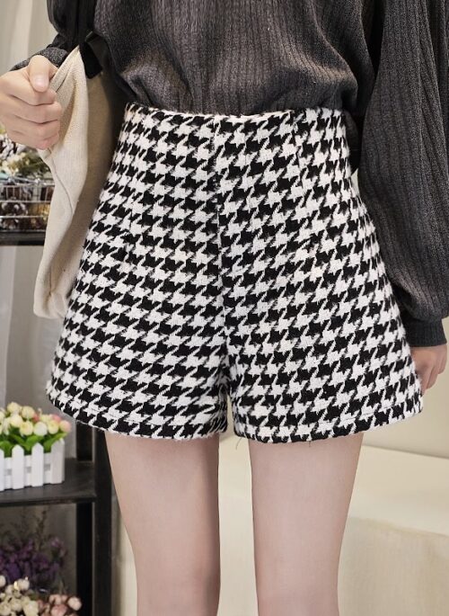 Black And White Wide-Leg Houndstooth Shorts | Jisoo – BlackPink