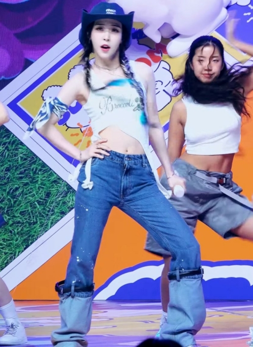 Blue Two-Tone Detachable Jeans | Moonbyul - Mamamoo