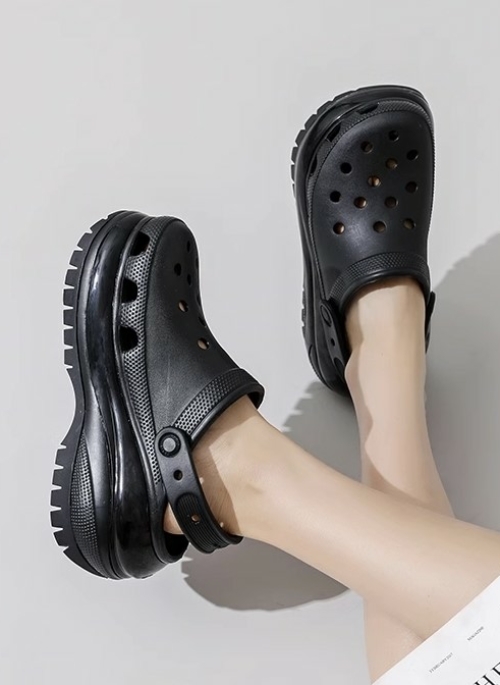 Black Chunky Platform Clogs | Haerin – NewJeans