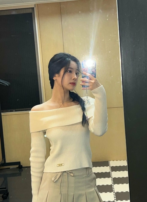 White Off-Shoulders Knitted Top | Dahyun - Twice