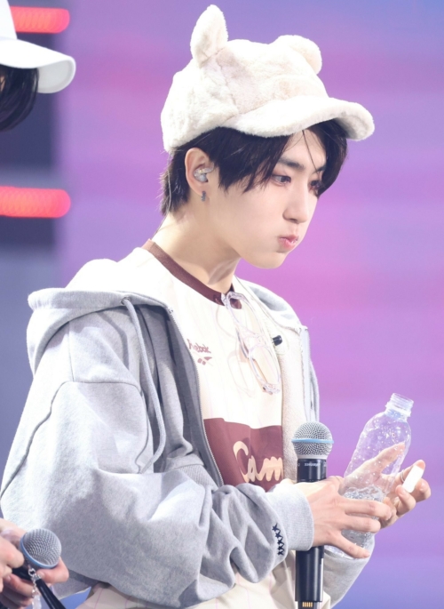 White Plush Fox Ears Cap | Jisung - Stray Kids