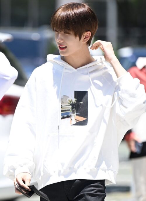 White Flower Vase Print Hoodie | Jisung - NCT