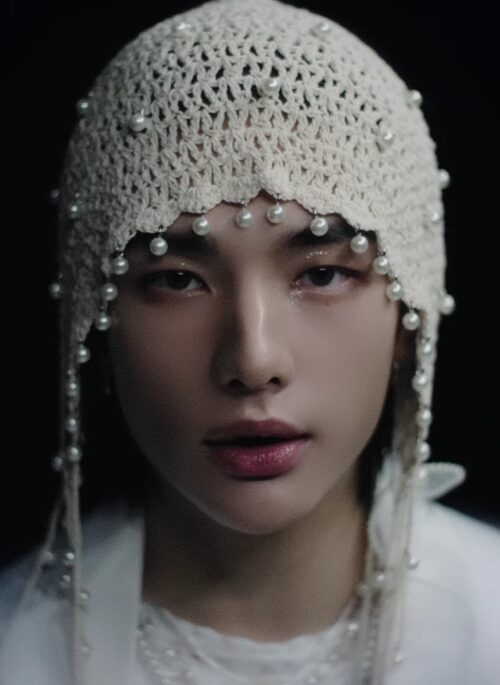 Beige Crochet Knitted Pearl Hat | Hyunjin - Stray Kids