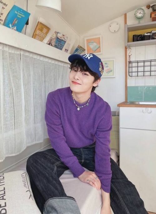 Lilac Crew Neck Pullover Sweater | Jeongin – StrayKids