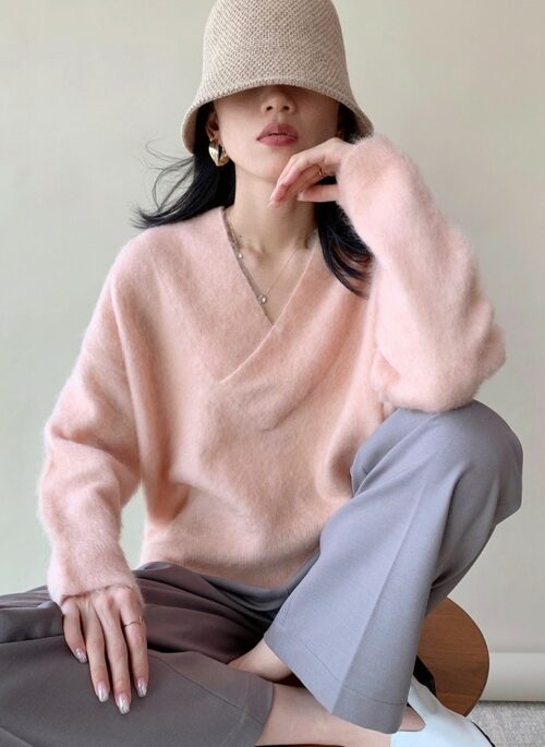 Pink Wide V-Neck Mohair Sweater | Cheon Da Hye - Queen Of Tears