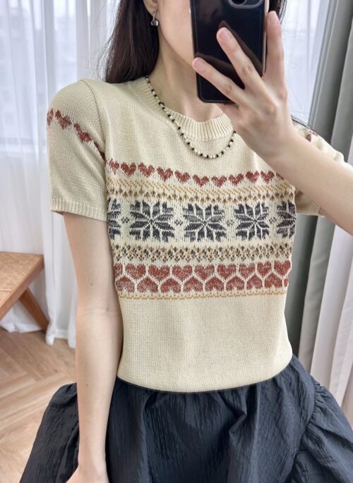 Beige Retro Heart Pattern Knitted T-Shirt | Hyein - NewJeans