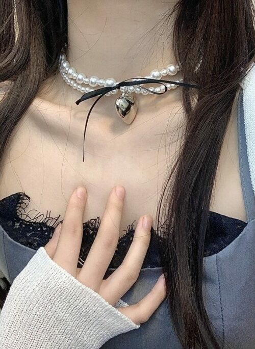 White Pearl Necklace With Silver Heart Pendant | Sihyeon - Everglow