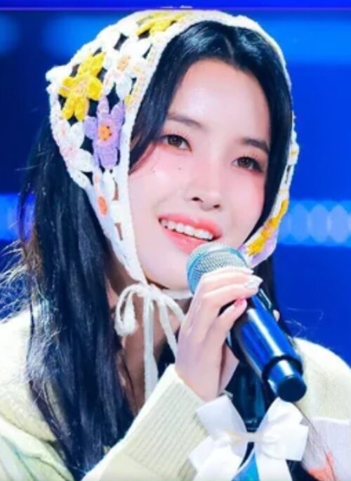 Yellow And Lilac Crochet Flowers Scarf | Soyeon - (G)I-DLE