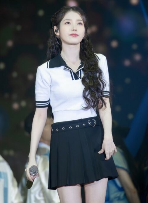 Black Pleated Skirt With Heart Buckle Belt | IU