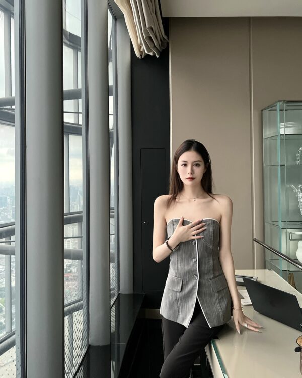 Grey Bustier Suit Tube Top | Leeseo - IVE - Image 6