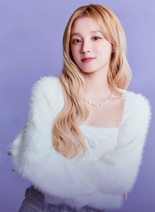 White Knitted Two-Piece Cardigan | Yuqi - (G)I-DLE