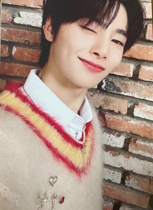 Beige Contrast-Trim Mohair Sweater | Jeongin – Stray Kids