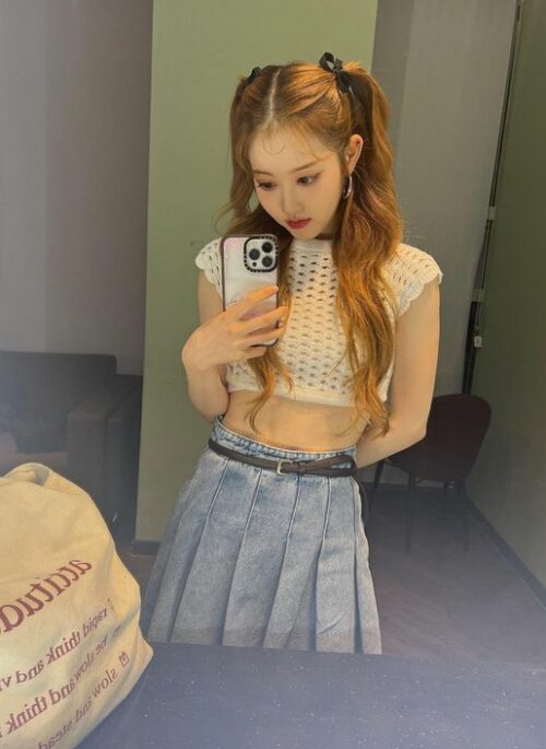 Blue Denim High-Waist Pleated Skirt | Sieun - STAYC