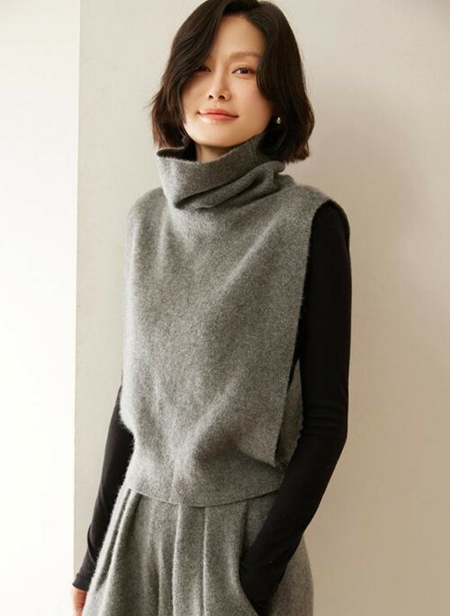 Grey Turtleneck Woolen Vest | Rose - BlackPink