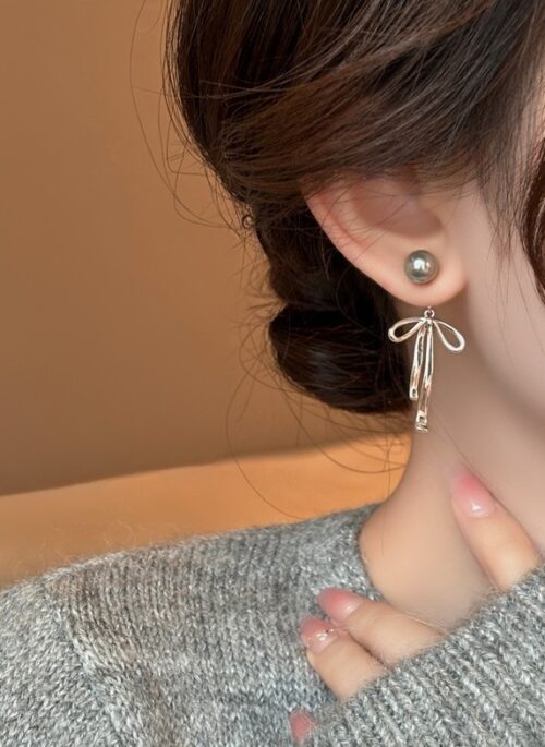 Silver Bowknot Pearl Earrings | Isa - STAYC