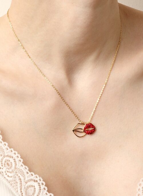 Gold Kiss Mark Pendant Chain Necklace | Irene - Red Velvet