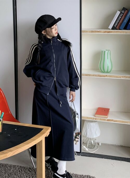 Navy Blue Striped Sleeves Work-Out Jacket | Yunjin - Le Sserafim