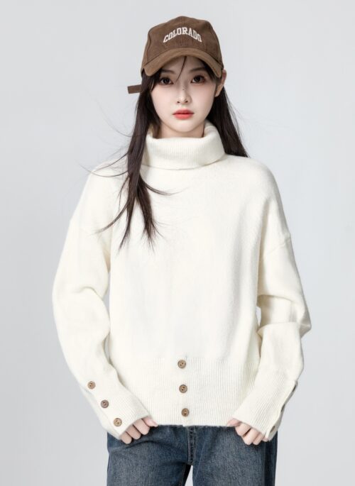 Thick White Turtleneck Sweater With Loose Design