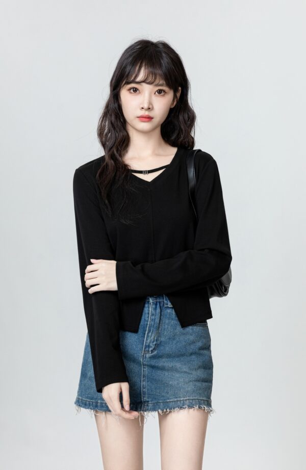 Black Vneck Ruched Split Top - Image 3