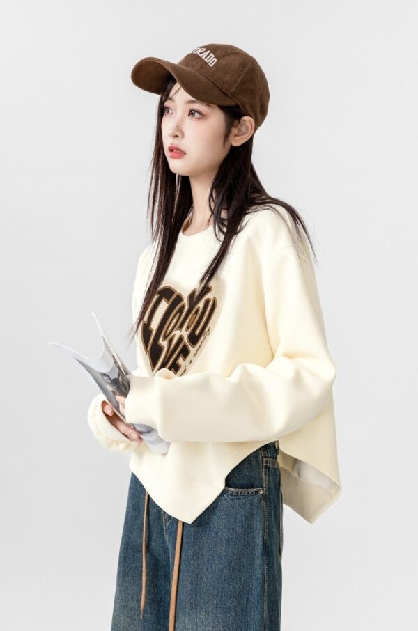 Heart Letter Design Crewneck Sweatshirt - Image 2