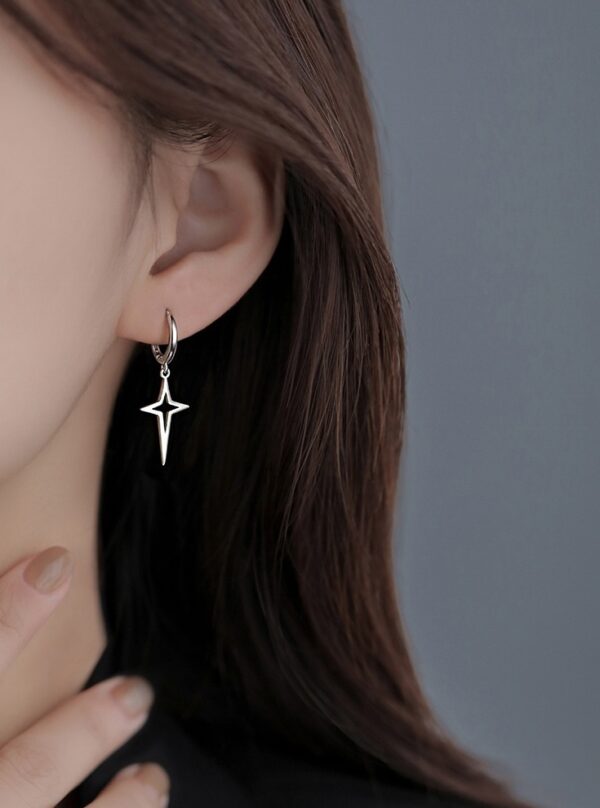 Silver Hollow Four-Pointed Star Earrings | Heeseung - Enhypen - Image 2