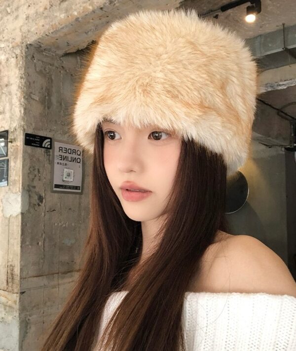 Beige Fur Winter Hat | Chung Ha