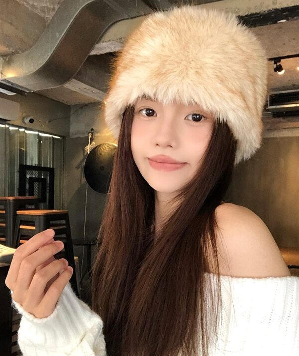 Beige Fur Winter Hat | Chung Ha - Image 3