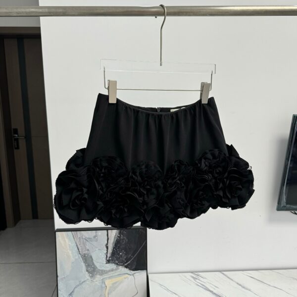 Black 3D Floral Ruffled Skirt | Gaeul - IVE - Image 2