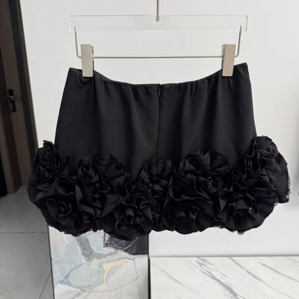 Black Floral Edge Mini Skirt | Gaeul - IVE - Image 3